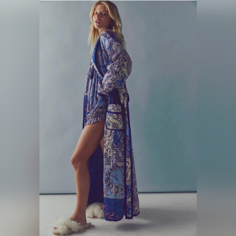 Free People Intimately In Your Dream Robe Size XS Paisley Blue EUC - Picture 3 of 10